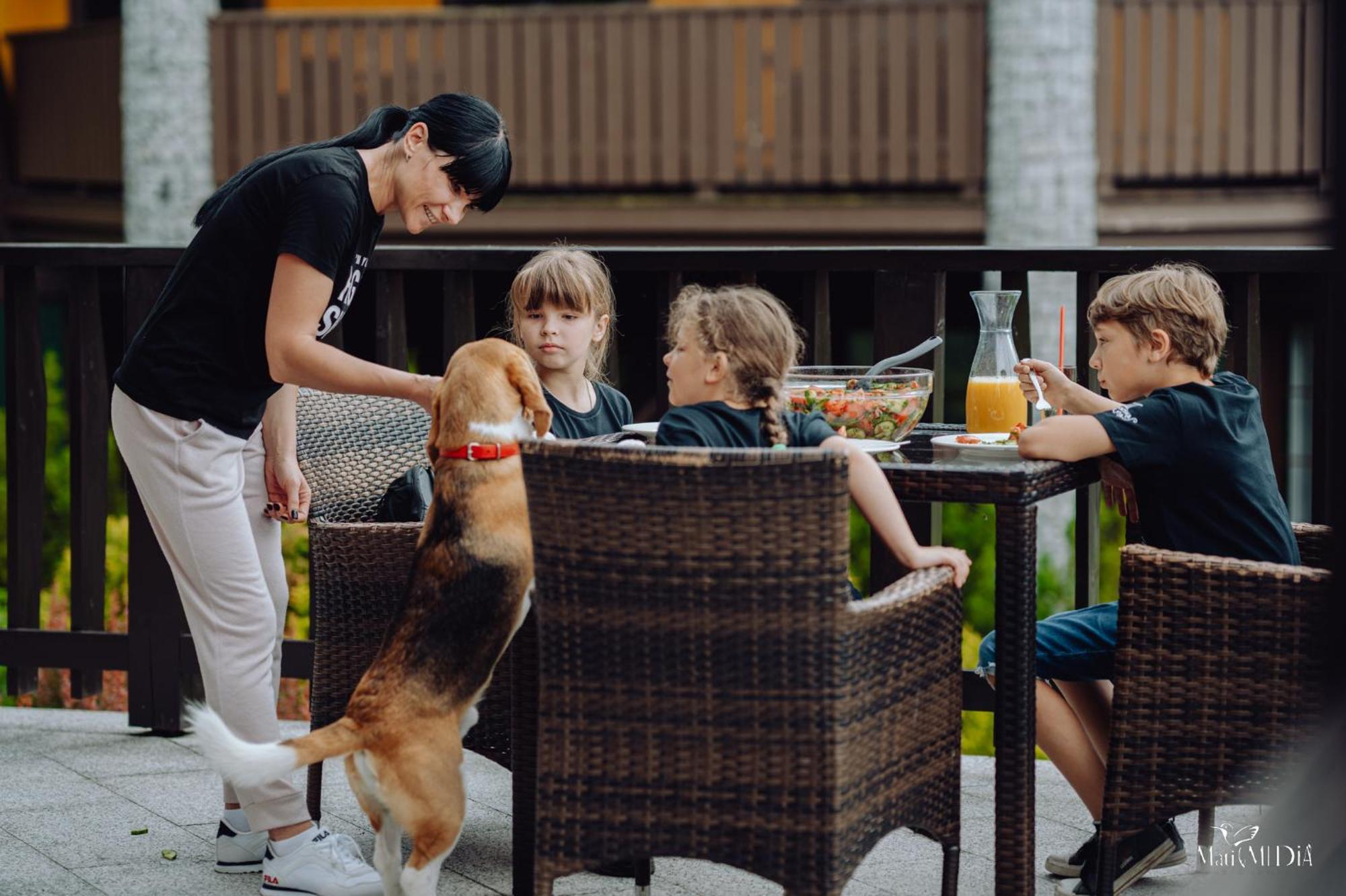 Norweska Dolina Family&Pet-Friendly Resort 스클라르스카포렘바 외부 사진 A family at the hotel