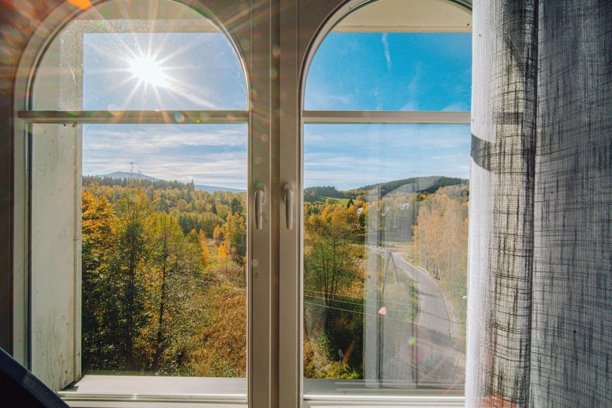 Norweska Dolina Family&Pet-Friendly Resort 스클라르스카포렘바 외부 사진 View from the window of a room at the hotel